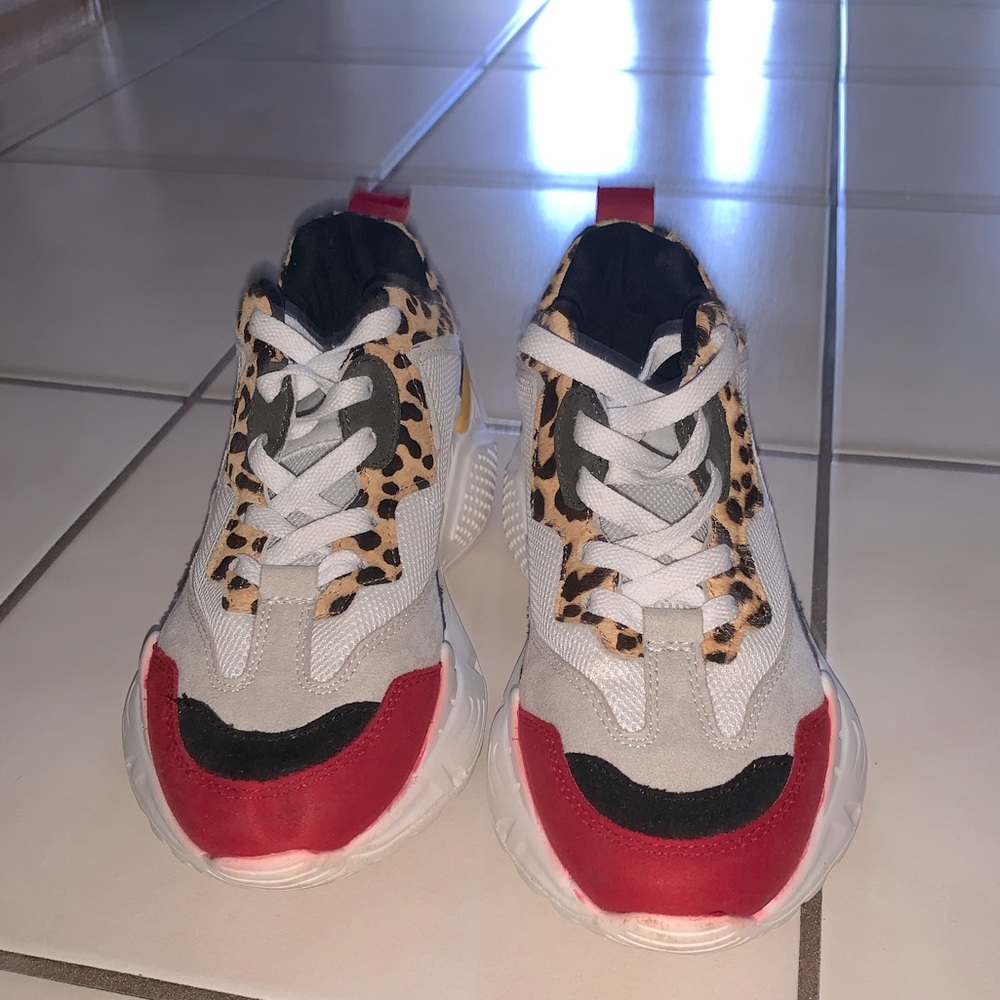 STEVE MADDEN SNEAKERS